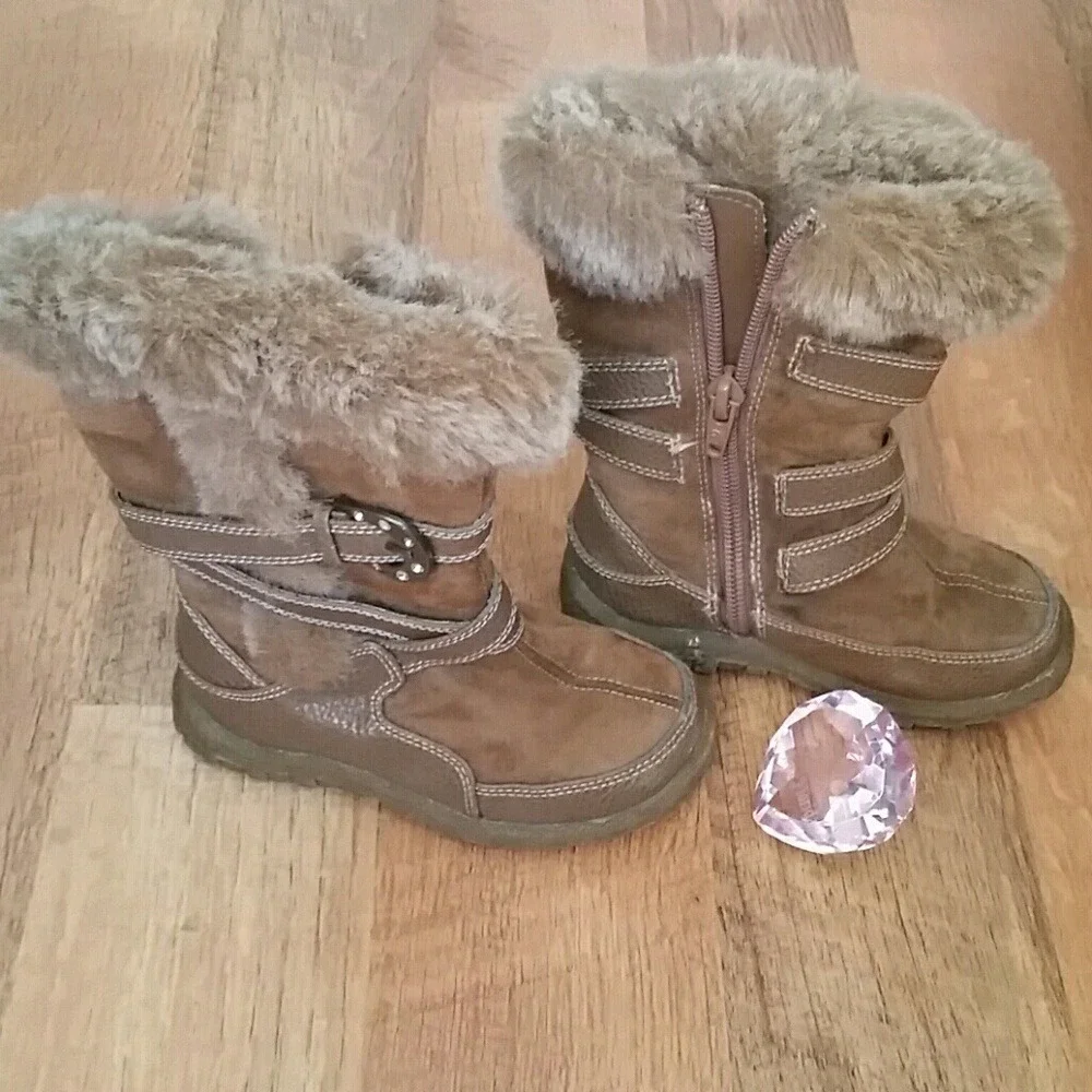 Smart Fit Toddler Girls Size 6.5 Fuzzy Brown Boots‎ With Rhinestone Buckle